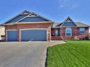 344 E Fox Run St, Mulvane, KS 67110