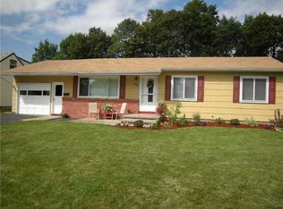 34 Landau Dr, Gates, NY 14606