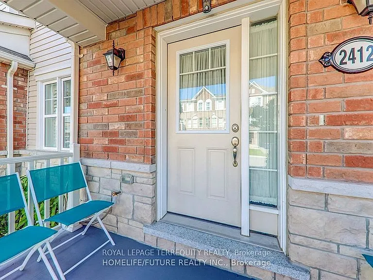 2412 Fall Harvest Cres — Photo 2