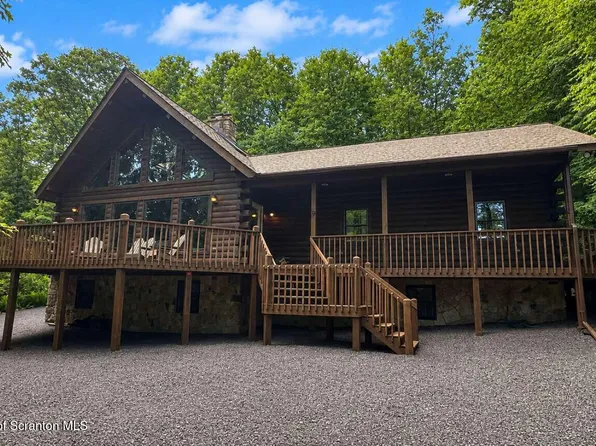 9 E Lake Rd, Madison, PA 18444
