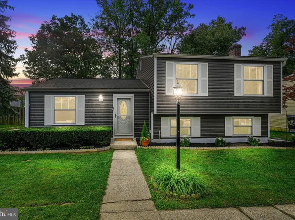 4371 Sycamore Dr, Hampstead, MD 21074