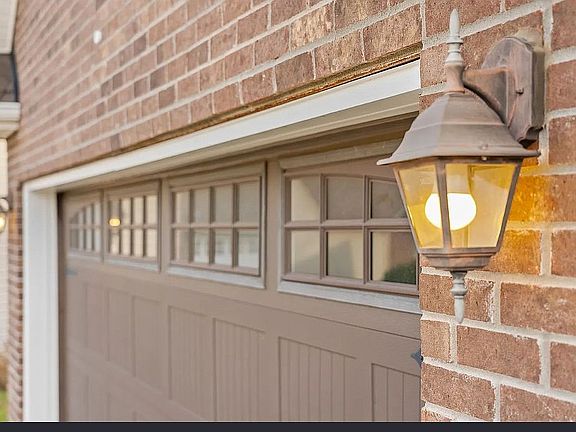 3rd image of 585 Cameo Ct