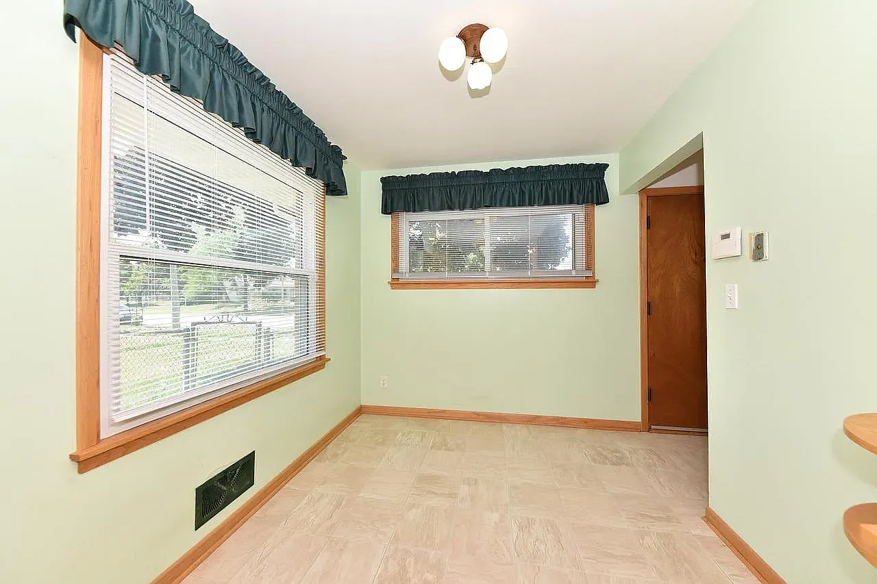 3 bed, 1342 sqft, $1,795 — Photo 4
