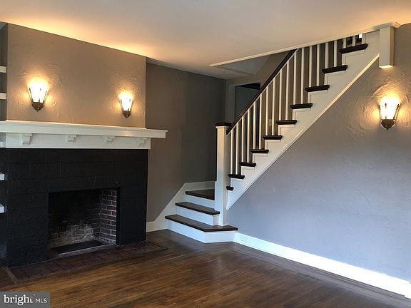 5th image of 713 Holland Sq