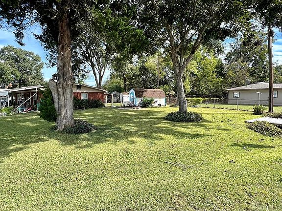2nd image of 2000 Golden Ave