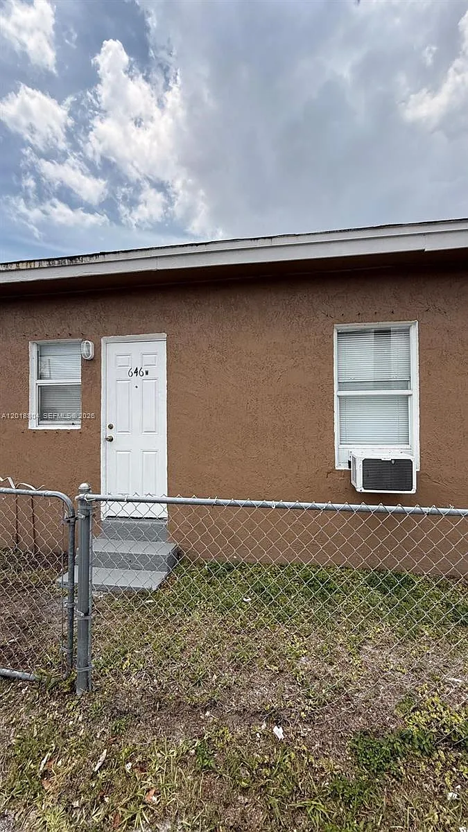Building Photo - 646 NW 14th Ter #WEST
