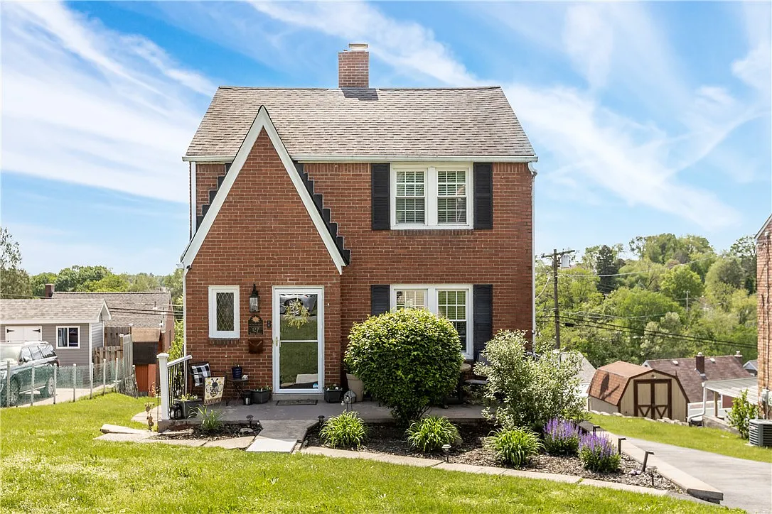 127 Sunny Dr photo 1