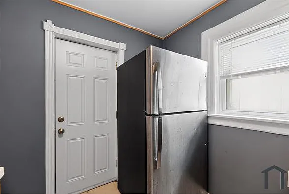 729 E Allegheny Ave — Photo 12