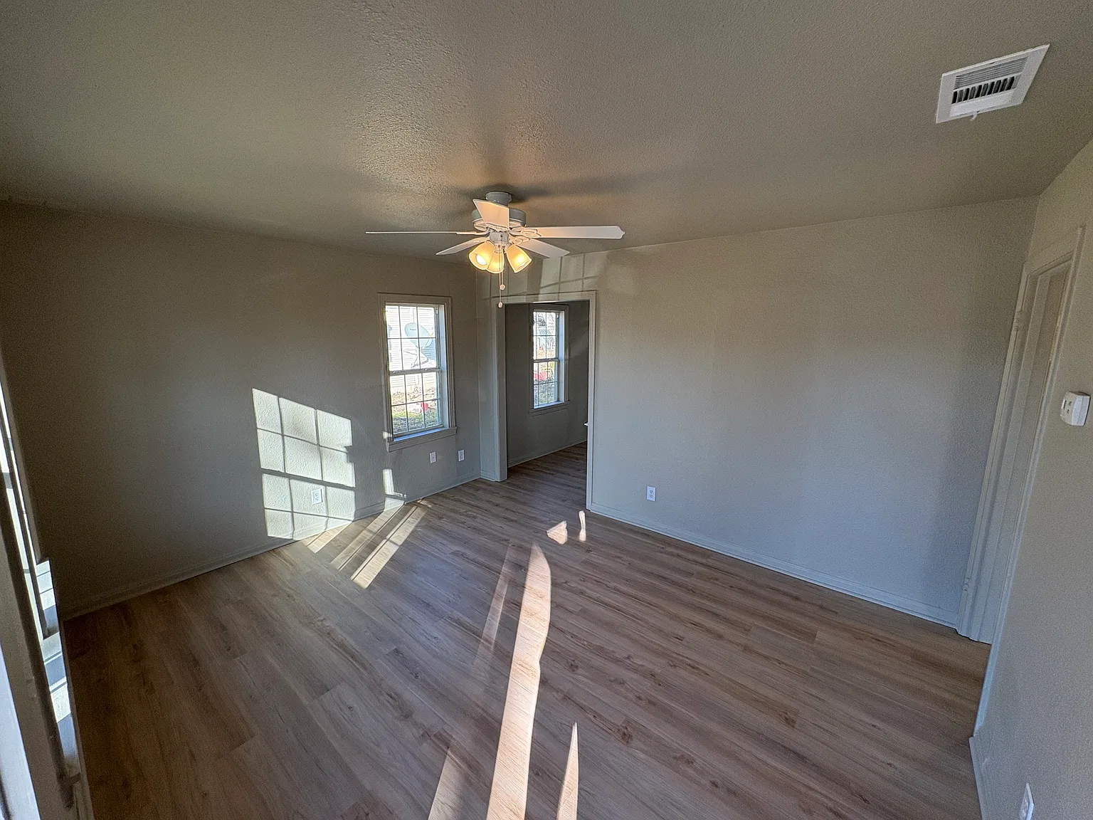 2 bed, 720 sqft, $1,200 — Photo 2