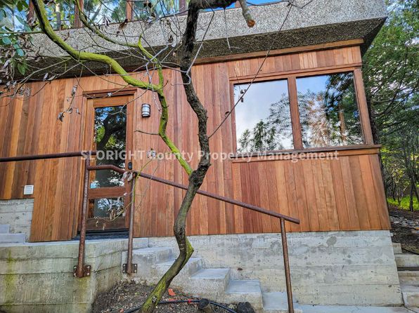 661 Oakridge Dr