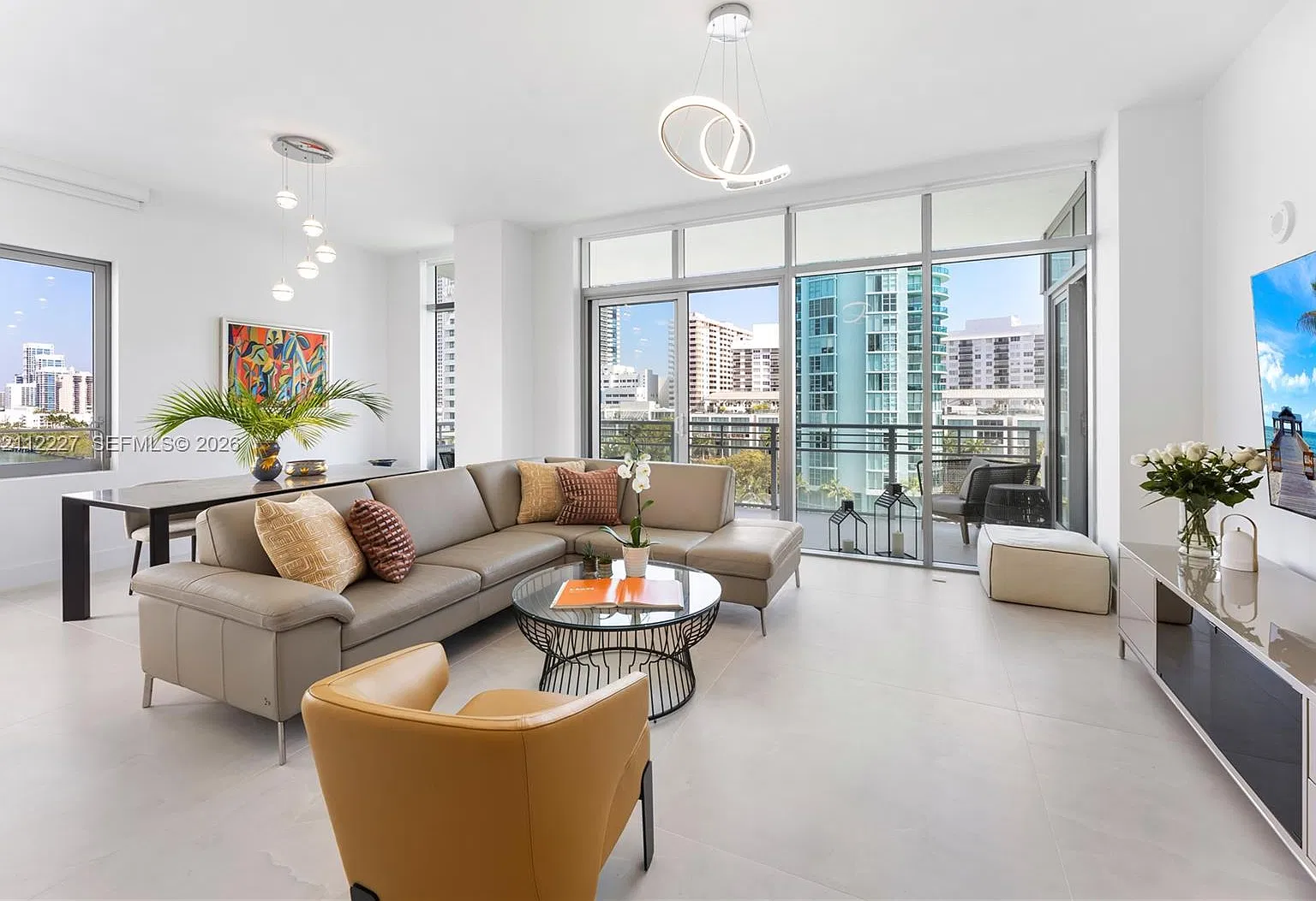 Gorlin At Aqua Condo — Photo 2