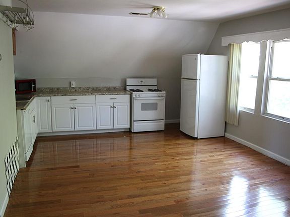 Comes with a dishwasher