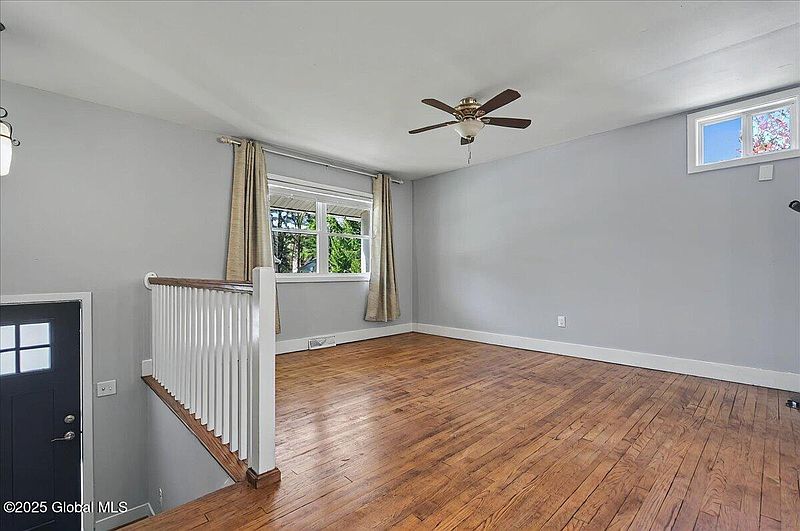 3rd image of 52 Curt Boulevard