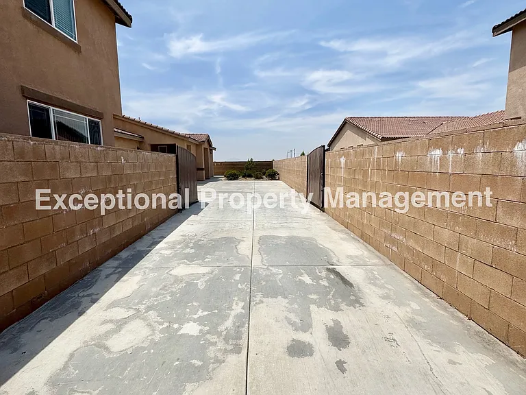16265 Plum St — Photo 14