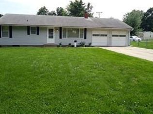 1301 Skyline Dr, Grandview, MO 64030