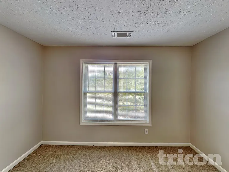 101 Midland Dr — Photo 13