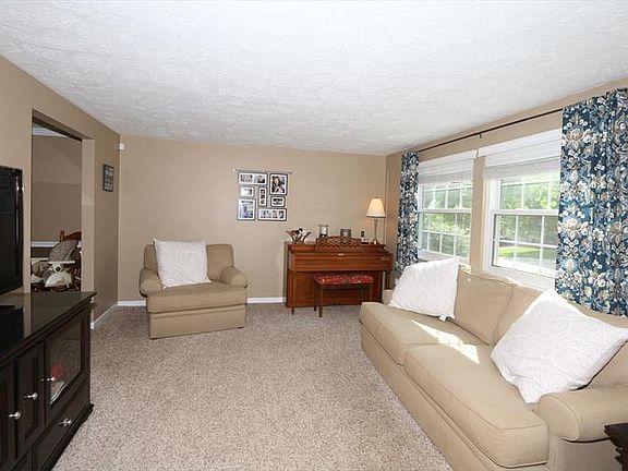 5th image of 106 Whippoorwill Dr