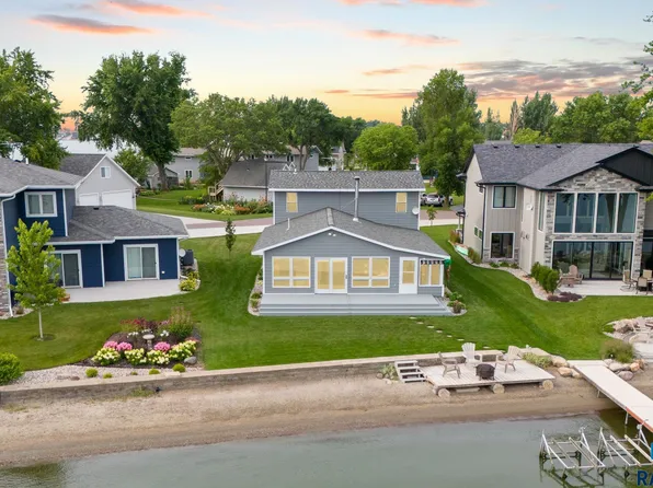 6616 Peninsula Point, Wentworth, SD 57075