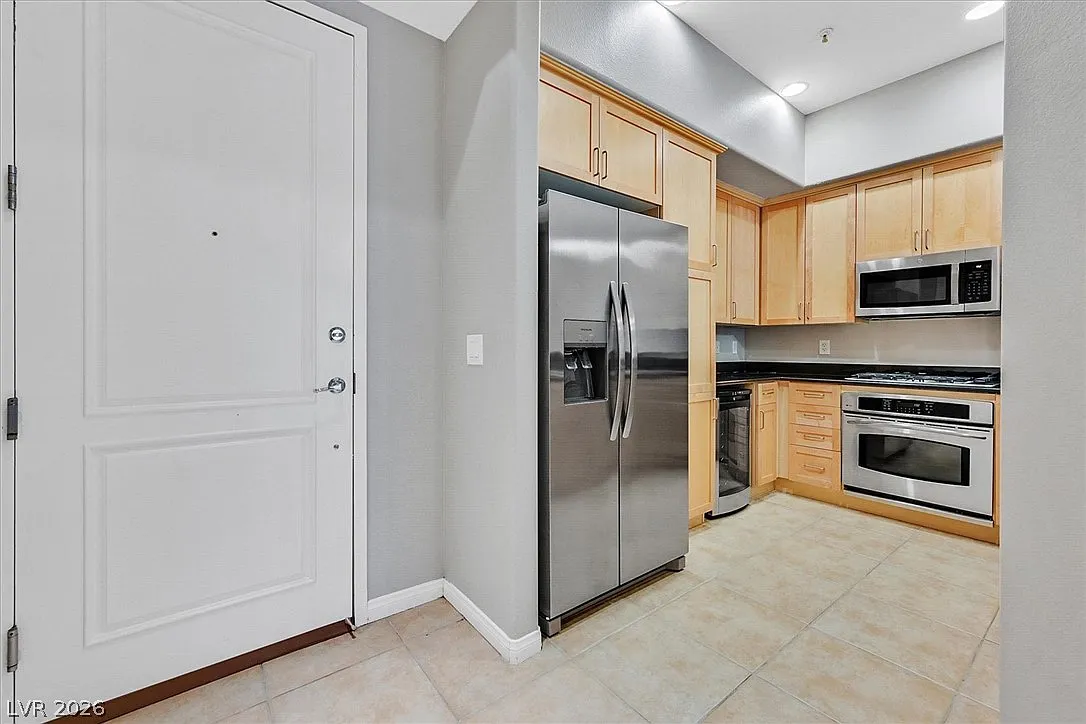 Building Photo - 56 E Serene Ave #116