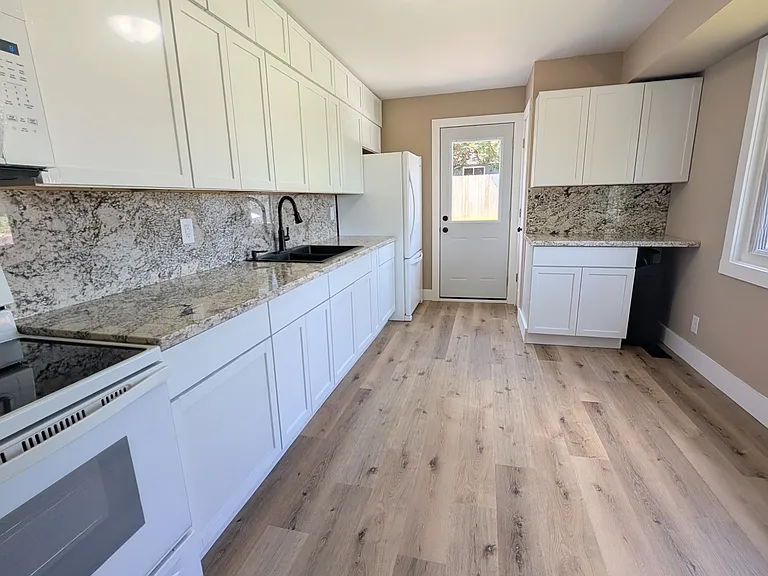 1504 Woodbine Dr — Photo 8