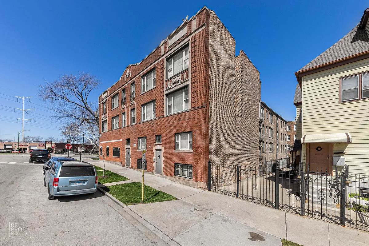 Building Photo - 2838 E 91st