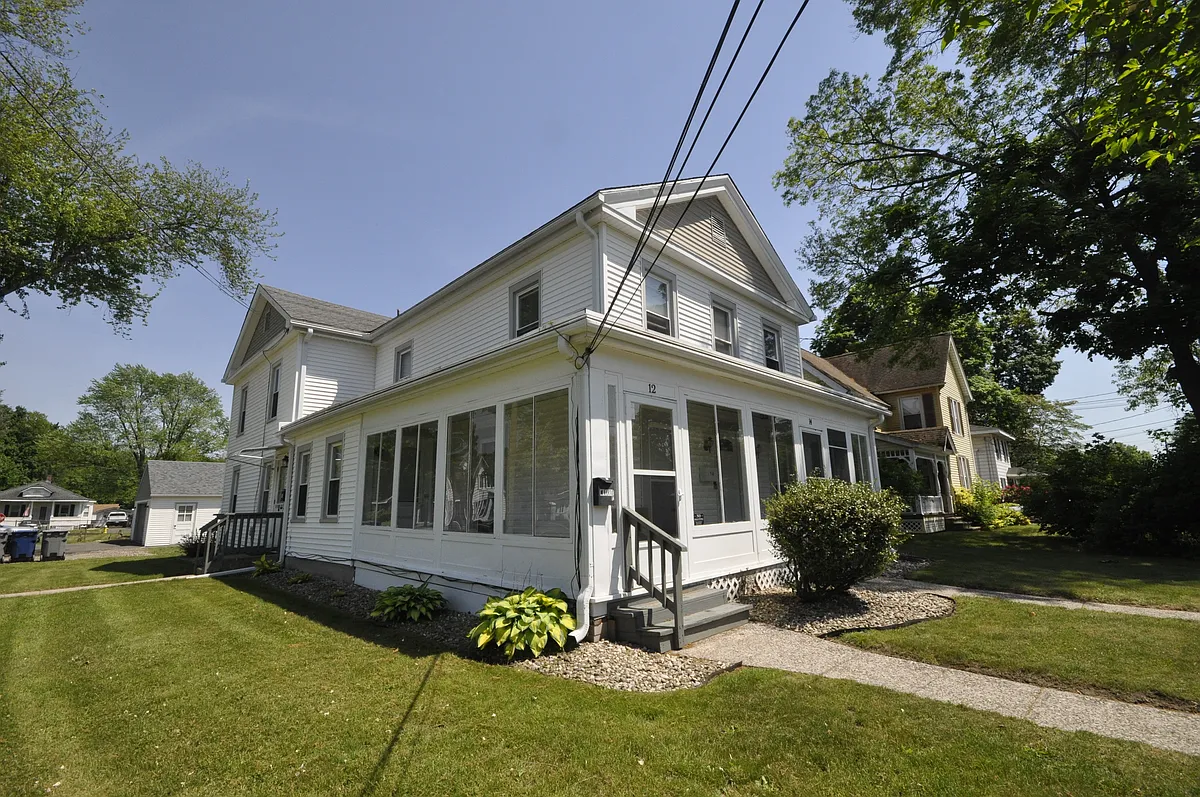 Building Photo - 12 Park St #12