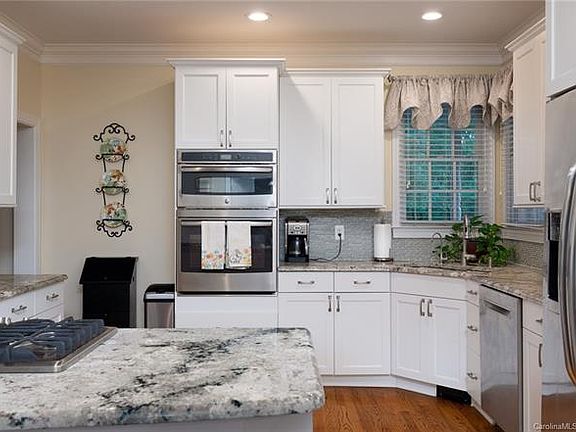 4th image of 2782 Harlinsdale Dr