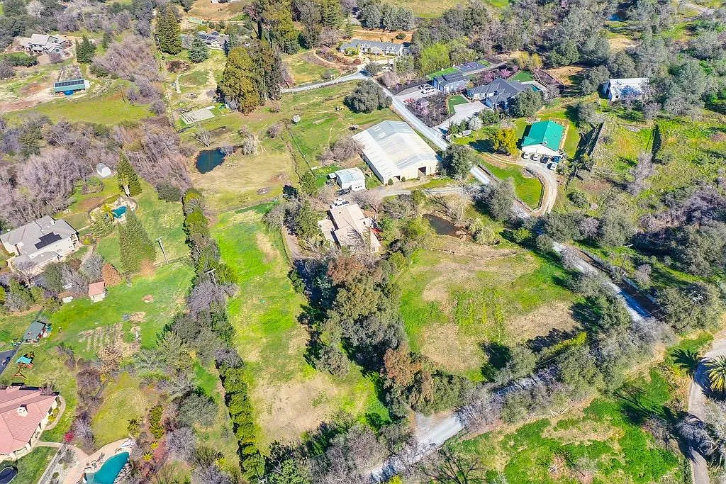 3240 Helm Ln photo 1