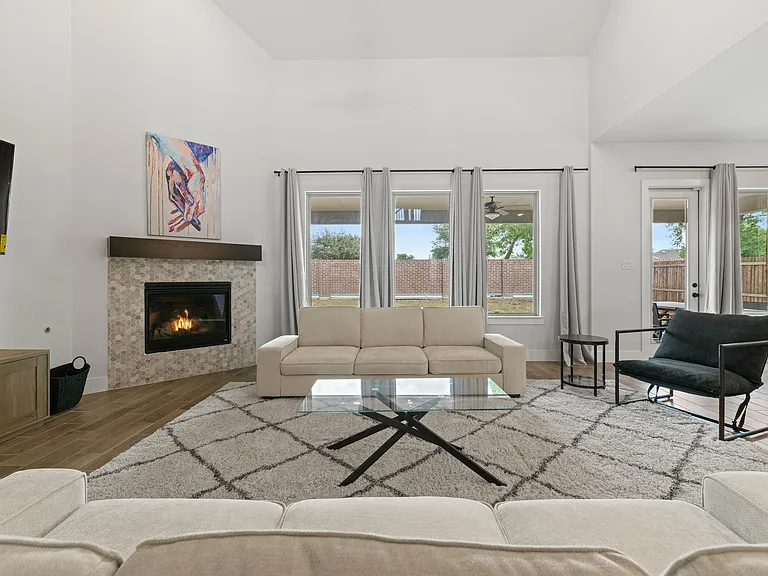 801 Lake Cove Dr — Photo 7