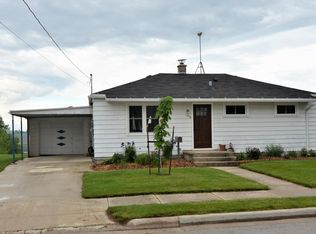 1404 Roosevelt Ave, NEW HOLSTEIN, WI 53061