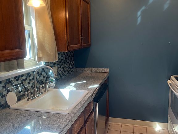 Great kitchen with new dishwasher.