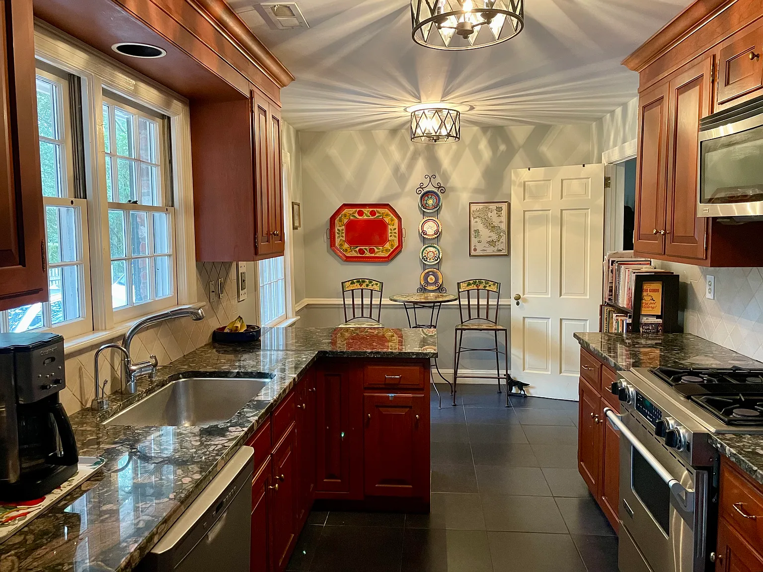 3 bed, 2169 sqft, $3,000 — Photo 2