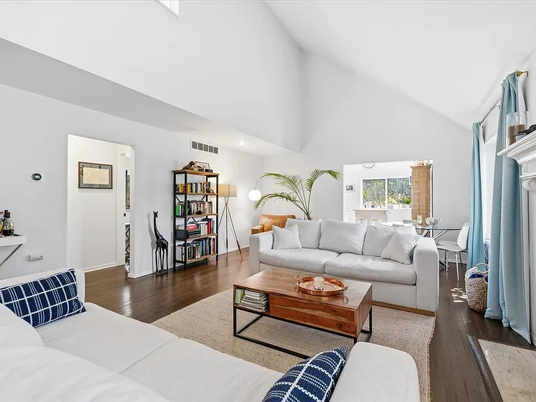 30 Oak Ln — Photo 20