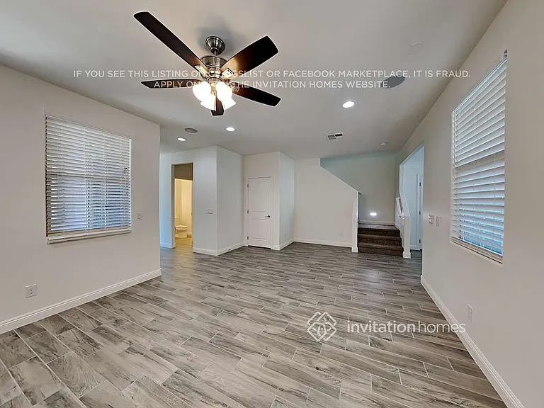 242 N 69th Pl — Photo 4