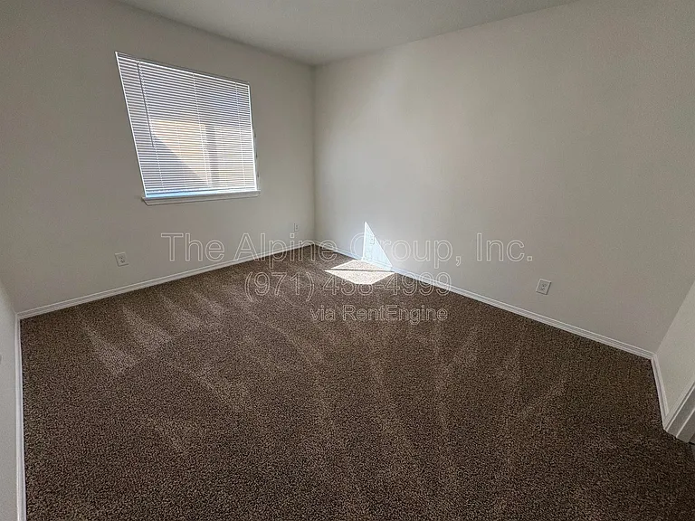 210 NW Connell Ave — Photo 14