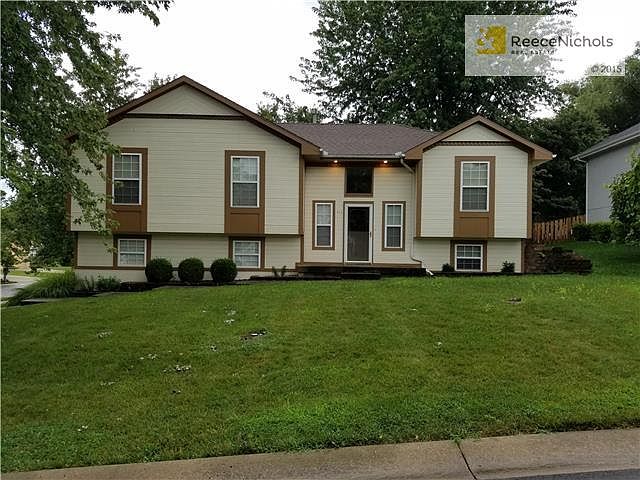 1st image of 412 NE Virginia Ct