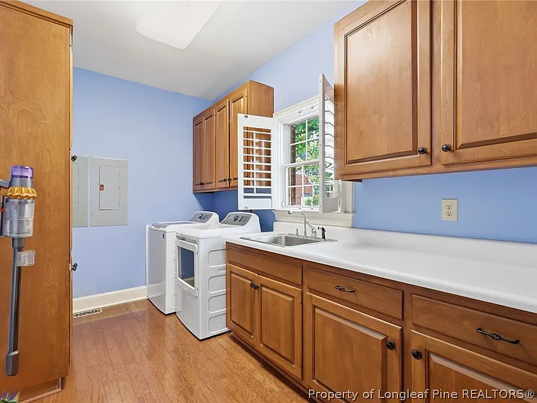 3525 Prestwick Dr — Photo 39