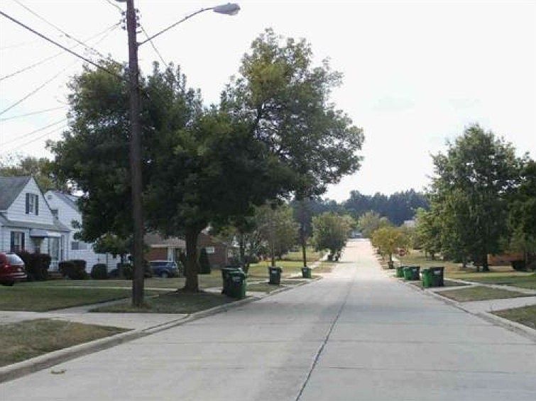 2nd image of 2307 Larchmont Dr