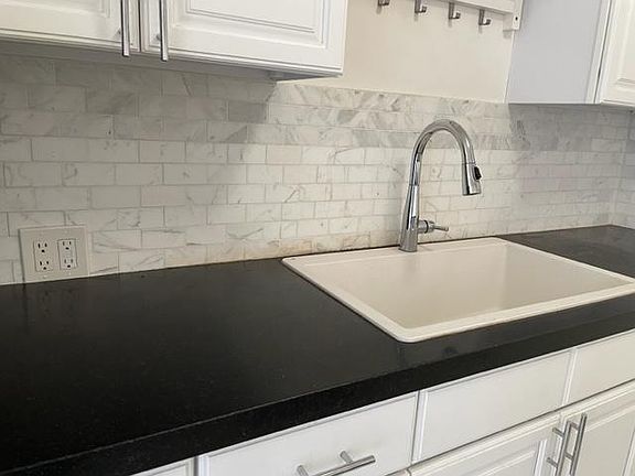 4th image of 900 N Orange Grove Ave #8