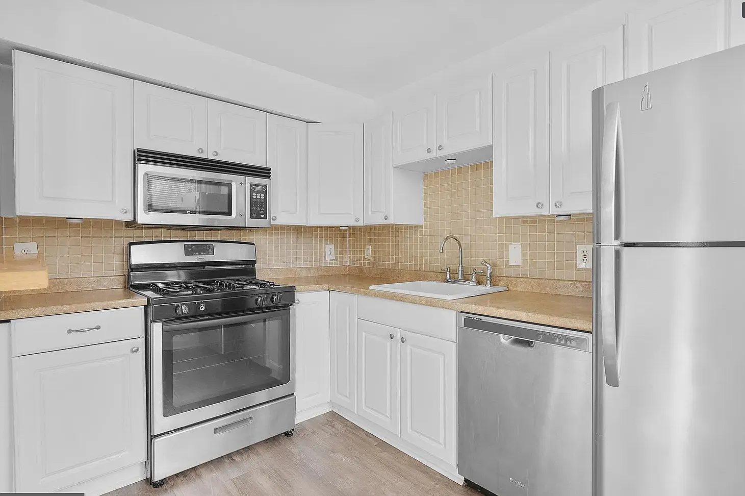2 bed, 600 sqft, $1,699 — Photo 3