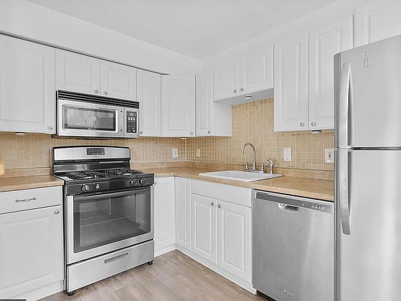 3rd image of 3850 Brunswick Ave #B