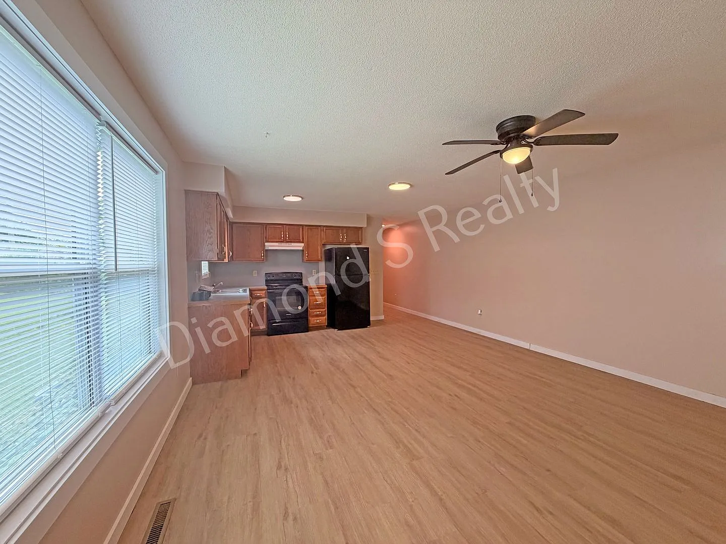 1508 W Rainey Duplex — Photo 3