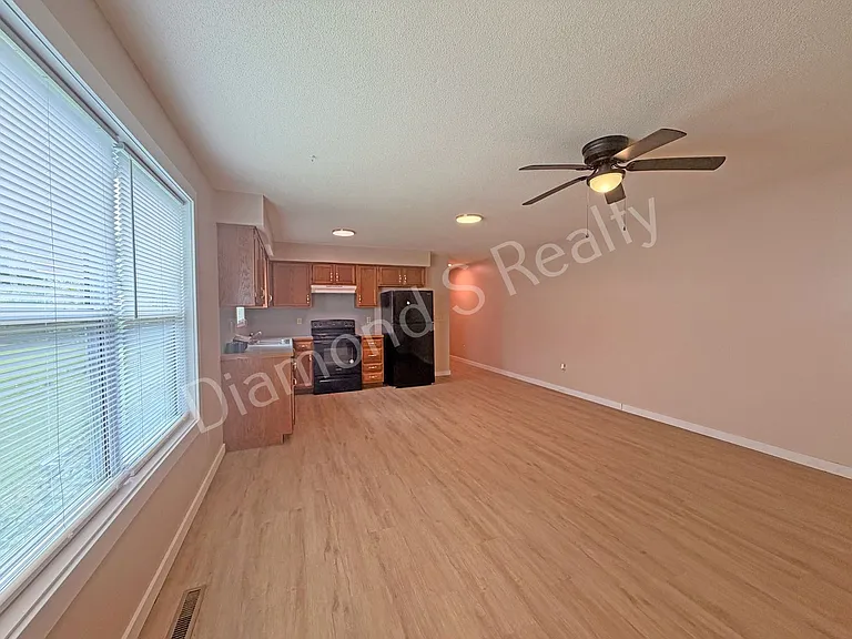 1508 W Rainey Duplex — Photo 3