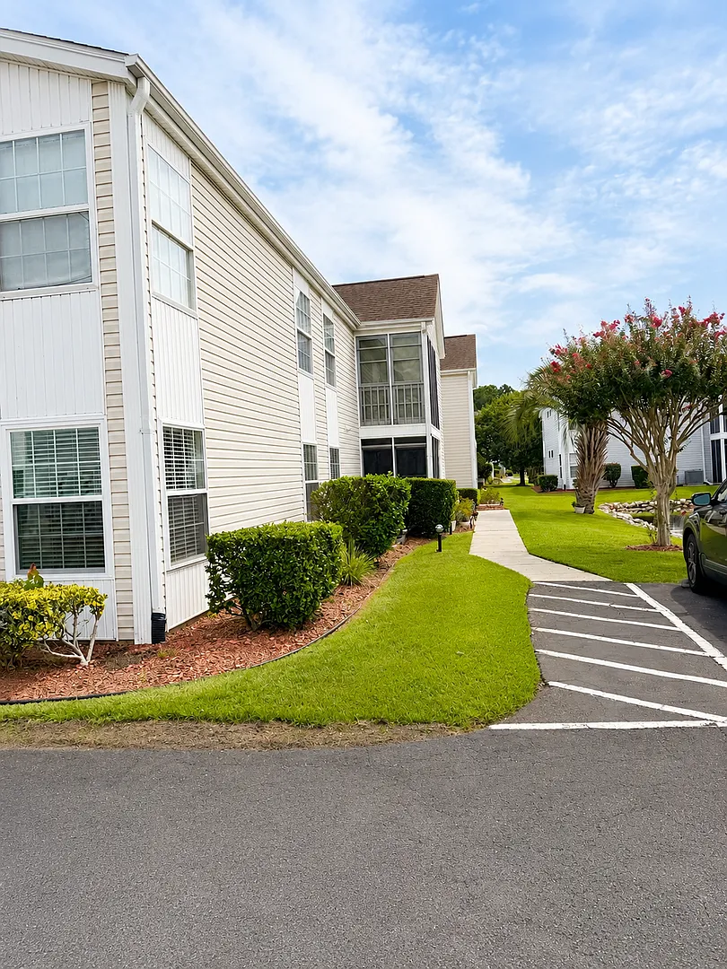 Available Now! 3-Bedroom Condo For Rent With Pond Views In South Bay Lakes — Photo 2