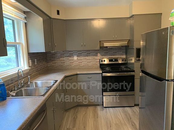 4th image of 537 Rose St