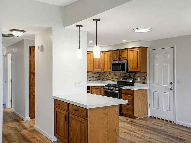 2560 Nautilus Ave NW — Photo 12