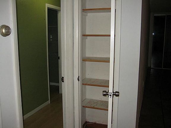 2nd image of 1351 NE 191st St APT 209