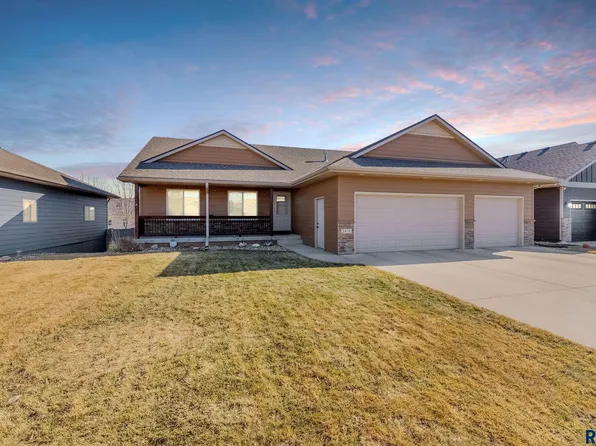 5416 S Westwind Ave, Sioux Falls, SD 57108