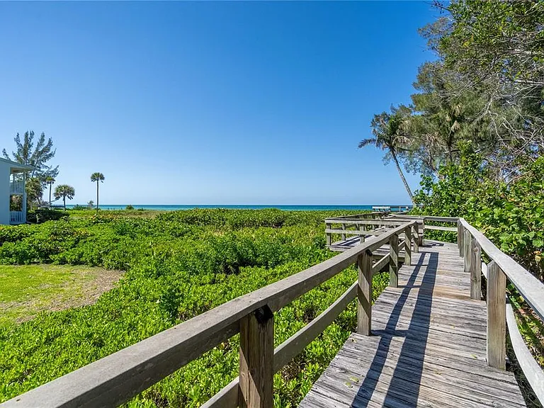 5611 Gulf Of Mexico Dr #1 — Photo 29