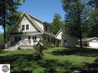 160 W Oak Hill Trl, Maple City, MI 49664